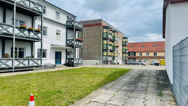 Grundstückszufahrt - Erdgeschosswohnung in 17166 Teterow mit 42m² kaufen