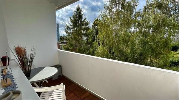 Balkon Balkon - Etagenwohnung in 18109 Rostock mit 46m² kaufen