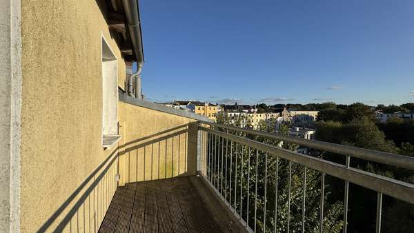 Balkon Balkon - Dachgeschosswohnung in 18057 Rostock mit 61m² kaufen