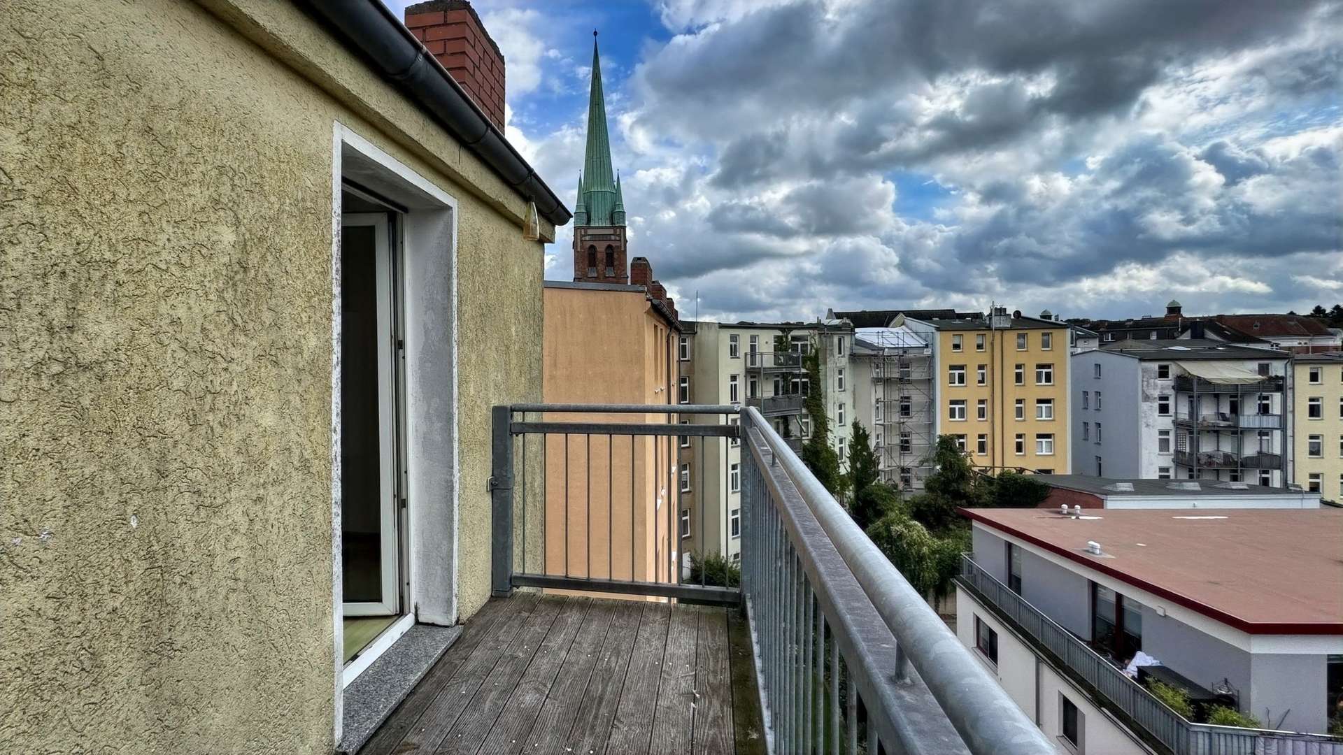 Balkon - Dachgeschosswohnung in 18057 Rostock mit 47m² kaufen