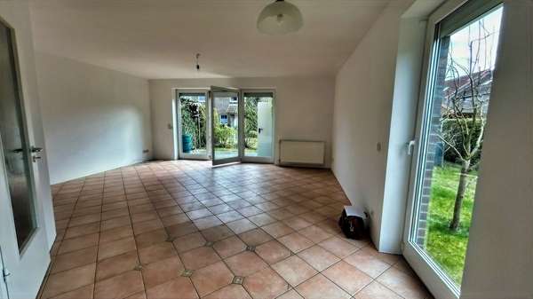 Wohnzimmer - Einfamilienhaus in 18119 Rostock mit 140m² kaufen