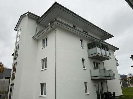 Richtung Hauseingang - Etagenwohnung in 17207 Röbel mit 74m² kaufen