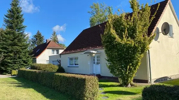 Charmantes Haus mit großem Grundstück 