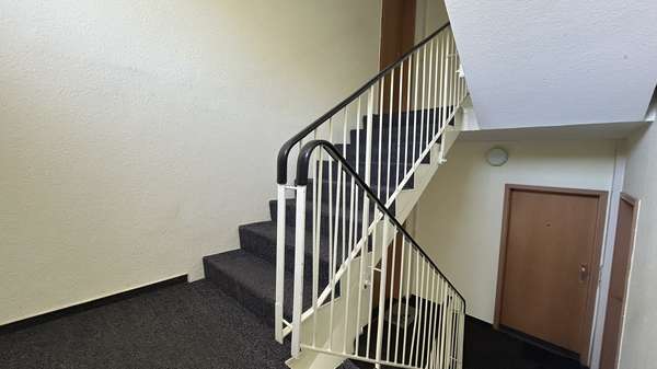 Hausflur Hausflur - Etagenwohnung in 18109 Rostock mit 98m² kaufen