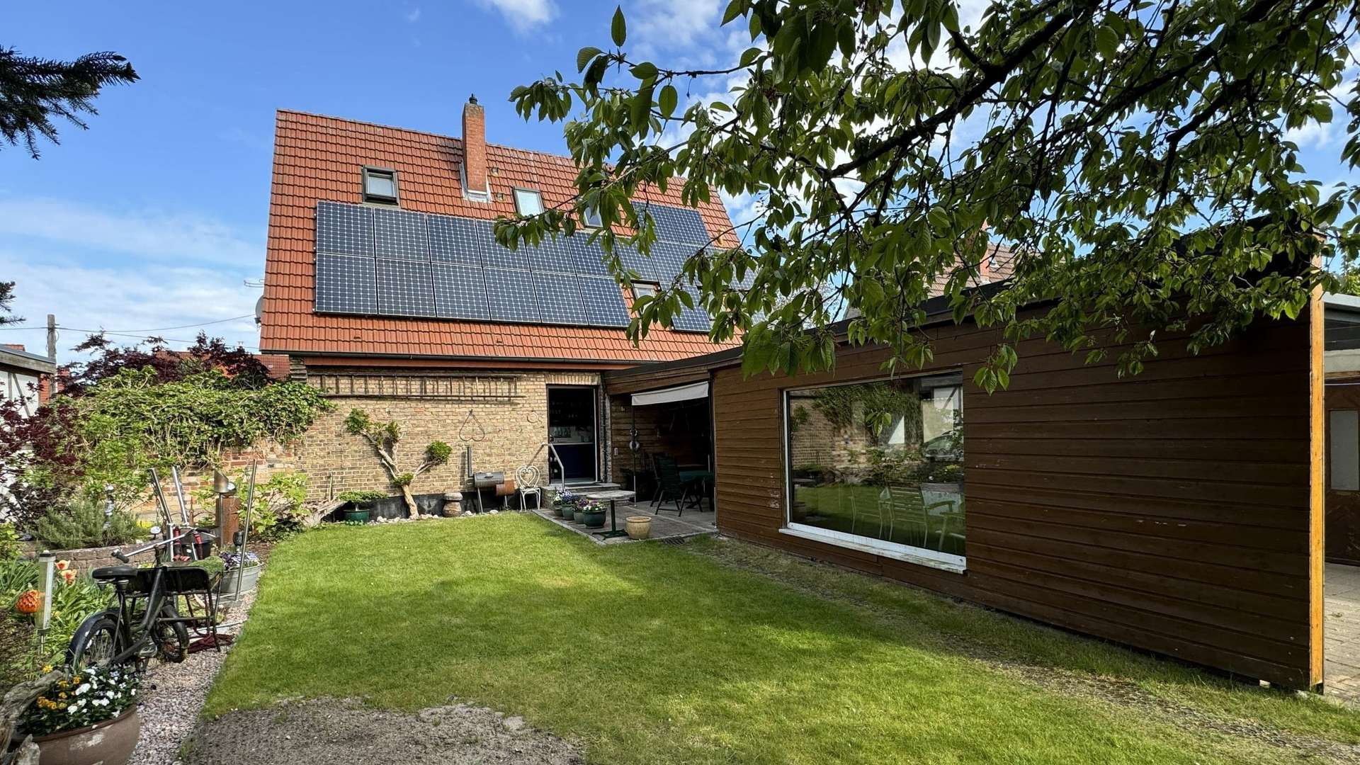 Hausansicht - Einfamilienhaus in 18146 Rostock mit 130m² als Kapitalanlage kaufen