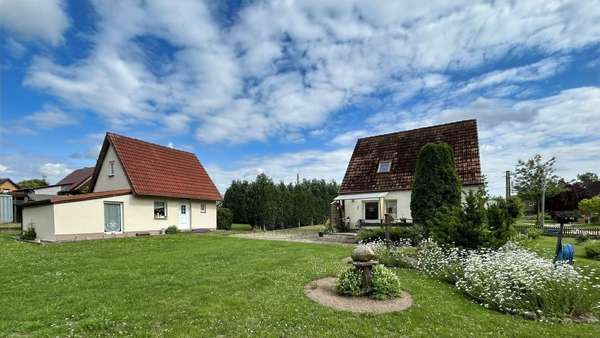 Beide Häuser mit Grundstück Beide Häuser mit Grundstück - Einfamilienhaus in 19209 Renzow mit 100m² kaufen