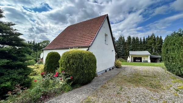 Haupthaus Vorderansicht mit Hauptzufahrt Haupthaus Vorderansicht mit Hauptzufahrt - Einfamilienhaus in 19209 Renzow mit 100m² kaufen