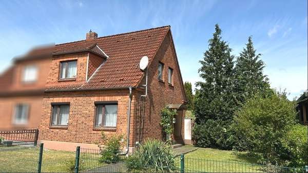 Straßenansicht - Doppelhaushälfte in 23936 Grevesmühlen mit 90m² kaufen