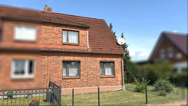 Straßenansicht - Doppelhaushälfte in 23936 Grevesmühlen mit 90m² kaufen