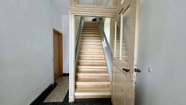 Erdgeschoss Flur Erdgeschoss Flur - Mehrfamilienhaus in 23923 Schönberg mit 220m² als Kapitalanlage kaufen