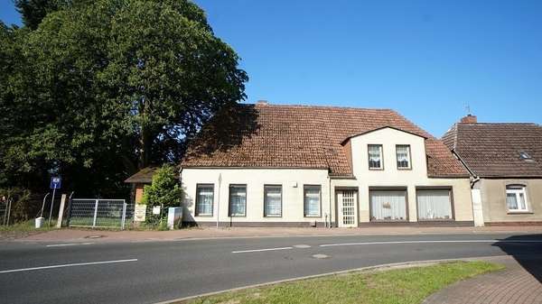 Titelbild Titelbild - Haus in 19417 Warin mit 77m² kaufen