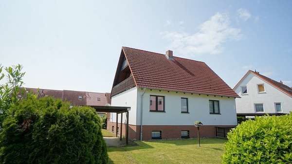 Hausansicht von der Straße - Einfamilienhaus in 23966 Wismar mit 133m² kaufen