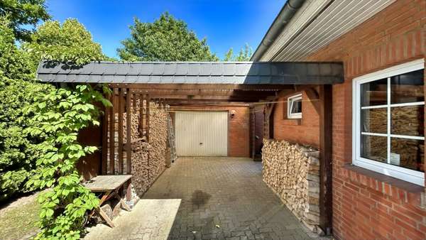 Carport und Garage mit Holzlager Carport und Garage mit Holzlager - Einfamilienhaus in 19071 Brüsewitz mit 111m² kaufen