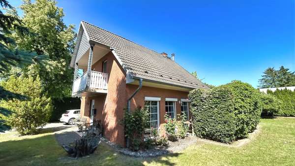 Vorder-/Seitenansicht Vorder-/Seitenansicht - Einfamilienhaus in 19071 Brüsewitz mit 111m² kaufen