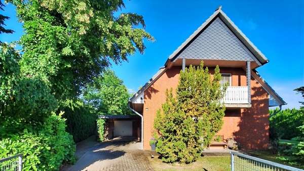 Vorderansicht mit Auffahrt Vorderansicht mit Auffahrt - Einfamilienhaus in 19071 Brüsewitz mit 111m² kaufen