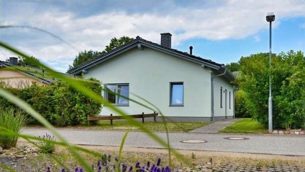 Hausansicht von der Straße Hausansicht von der Straße - Ferienhaus in 23968 Zierow mit 75m² kaufen