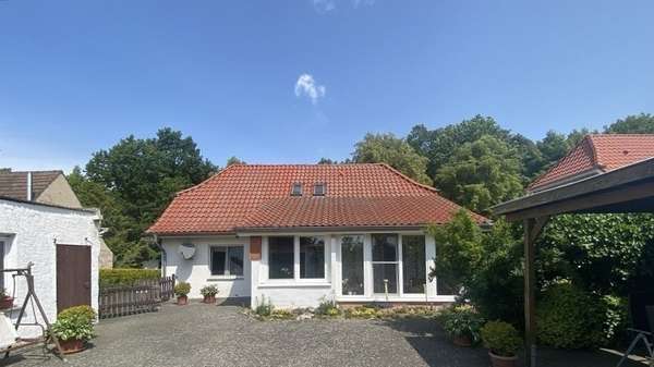 Hofbereich und Schuppen - Einfamilienhaus in 23974 Krusenhagen mit 106m² kaufen