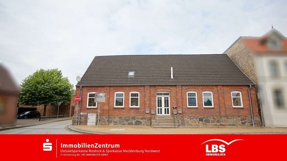 Titelbild Titelbild - Mehrfamilienhaus in 23992 Neukloster mit 192m² kaufen