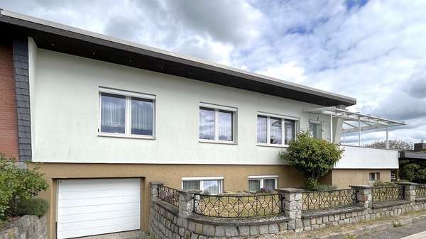 Titelbild Titelbild - Doppelhaushälfte in 23992 Neukloster mit 152m² kaufen