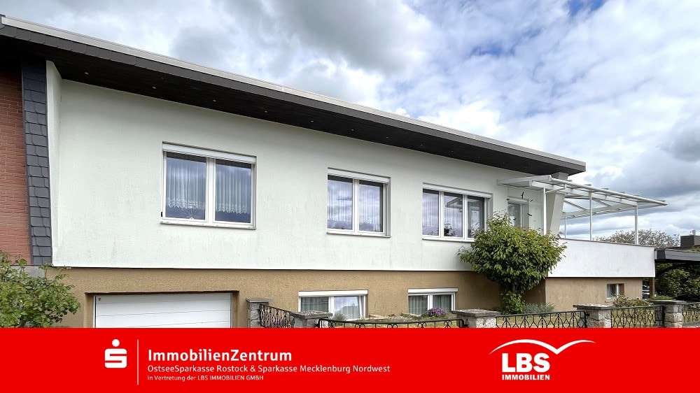 Titelbild Titelbild - Doppelhaushälfte in 23992 Neukloster mit 152m² kaufen