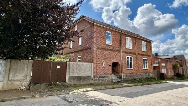 Hausansicht - Mehrfamilienhaus in 23942 Dassow mit 290m² kaufen