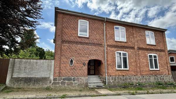 Hausansicht - Mehrfamilienhaus in 23942 Dassow mit 290m² kaufen