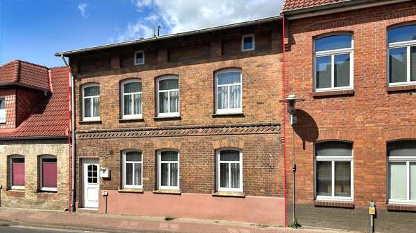 Vorder-/Straßenansicht - Reihenmittelhaus in 19205 Gadebusch mit 105m² kaufen