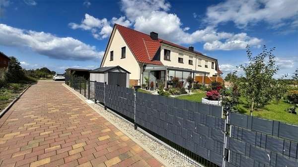 Zufahrt Privatweg - Reihenendhaus in 23972 Dorf Mecklenburg mit 106m² kaufen