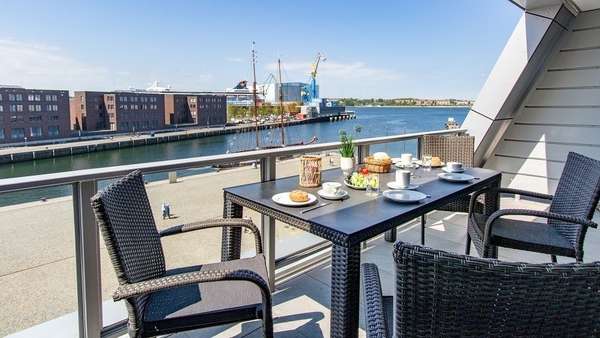 Blick aus der Loggia zum Hafen - Dachgeschosswohnung in 23966 Wismar mit 83m² kaufen
