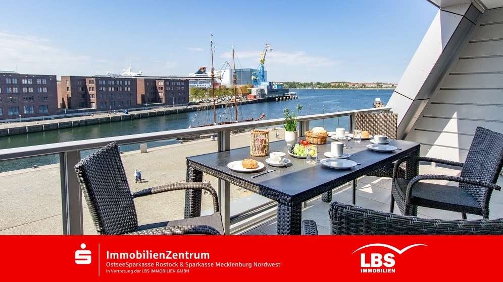 Blick aus der Loggia zum Hafen - Dachgeschosswohnung in 23966 Wismar mit 83m² kaufen