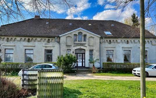 Frontansicht - Herrenhaus in 23972 Dorf Mecklenburg mit 372m² kaufen