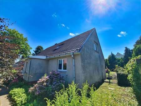 Straßenansicht von Auffahrt - Einfamilienhaus in 19071 Herren Steinfeld mit 160m² kaufen