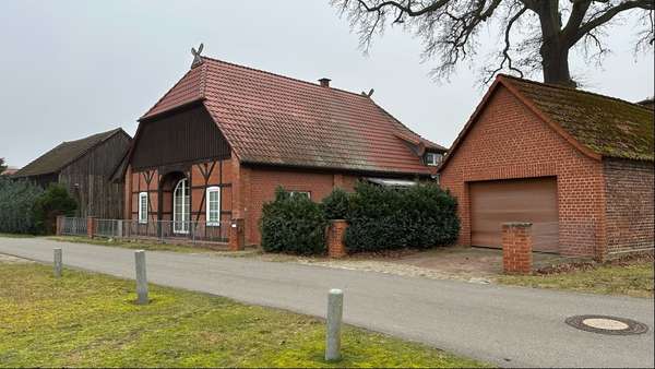 Straßenansicht Straßenansicht - Zwangsversteigerung Bauernhaus in 19303 Vielank mit 133m² kaufen