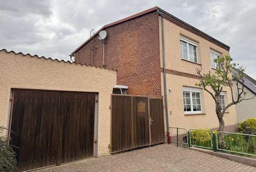 Garage an der Straße - Einfamilienhaus in 19386 Lübz mit 132m² kaufen