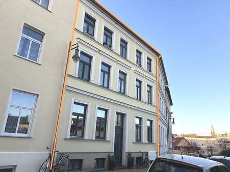 Haus markiert - Mehrfamilienhaus in 19053 Schwerin mit 234m² als Kapitalanlage kaufen