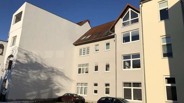 Rückseite des MFH - Etagenwohnung in 19059 Schwerin mit 52m² kaufen