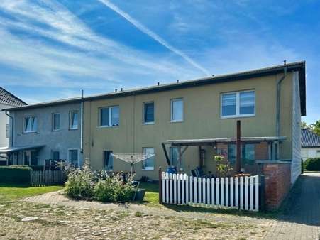 Hinteransicht Hinteransicht - Mehrfamilienhaus in 19372 Spornitz mit 488m² als Kapitalanlage kaufen