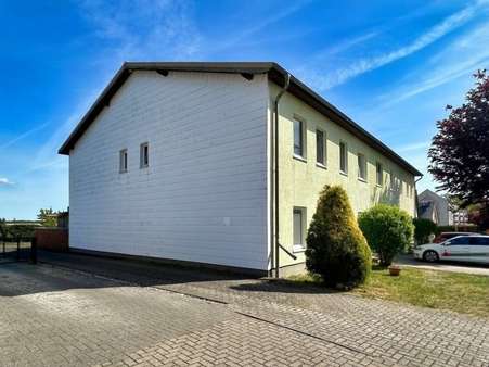 Seitenansicht Seitenansicht - Mehrfamilienhaus in 19372 Spornitz mit 488m² als Kapitalanlage kaufen