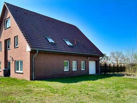 Seitenansicht - Zweifamilienhaus in 19067 Leezen mit 210m² kaufen