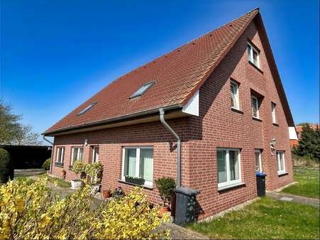 Seitenansicht - Zweifamilienhaus in 19067 Leezen mit 210m² kaufen