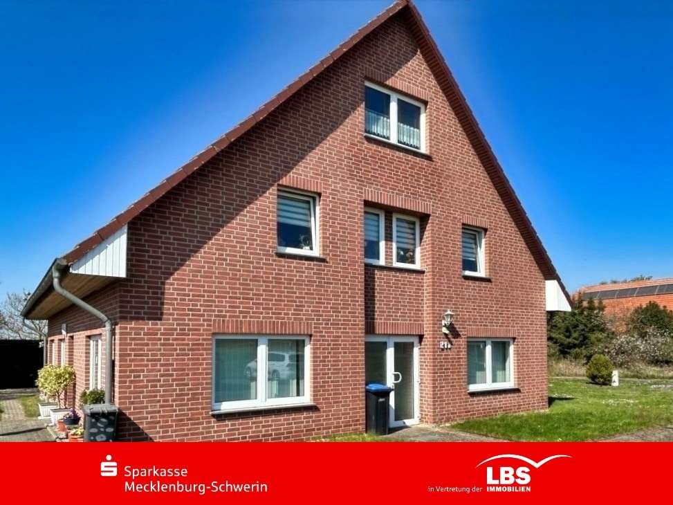 Vorderansicht - Zweifamilienhaus in 19067 Leezen mit 210m² kaufen