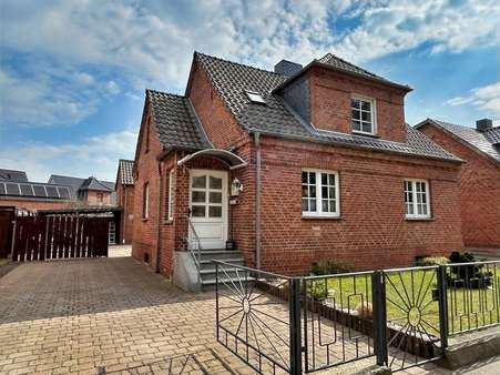 Giebelansicht links - Einfamilienhaus in 19300 Grabow mit 139m² kaufen