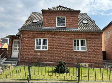 Straßenansicht - Einfamilienhaus in 19300 Grabow mit 139m² kaufen