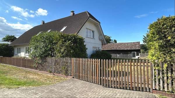 Vorderansicht mit 2. Zufahrt - Einfamilienhaus in 19372 Matzlow-Garwitz mit 143m² kaufen