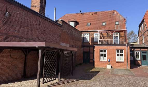 Carport & Parkplätze inkl. - Mehrfamilienhaus in 19399 Goldberg mit 105m² kaufen