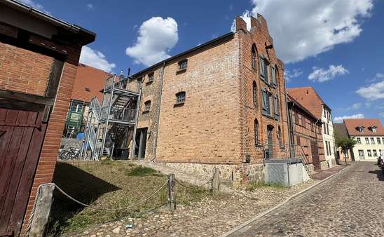 Straßenbild Straßenbild - Mehrfamilienhaus in 19395 Plau am See mit 291m² als Kapitalanlage kaufen