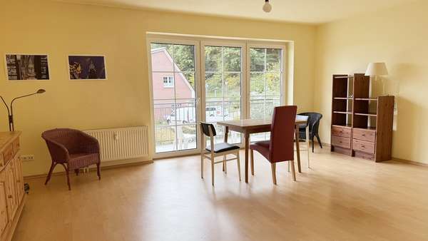 Wohnzimmer - Etagenwohnung in 19086 Plate mit 68m² kaufen