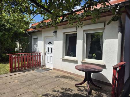 Terrasse vor dem Haus Terrasse vor dem Haus - Ferienhaus in 19089 Barnin mit 47m² kaufen