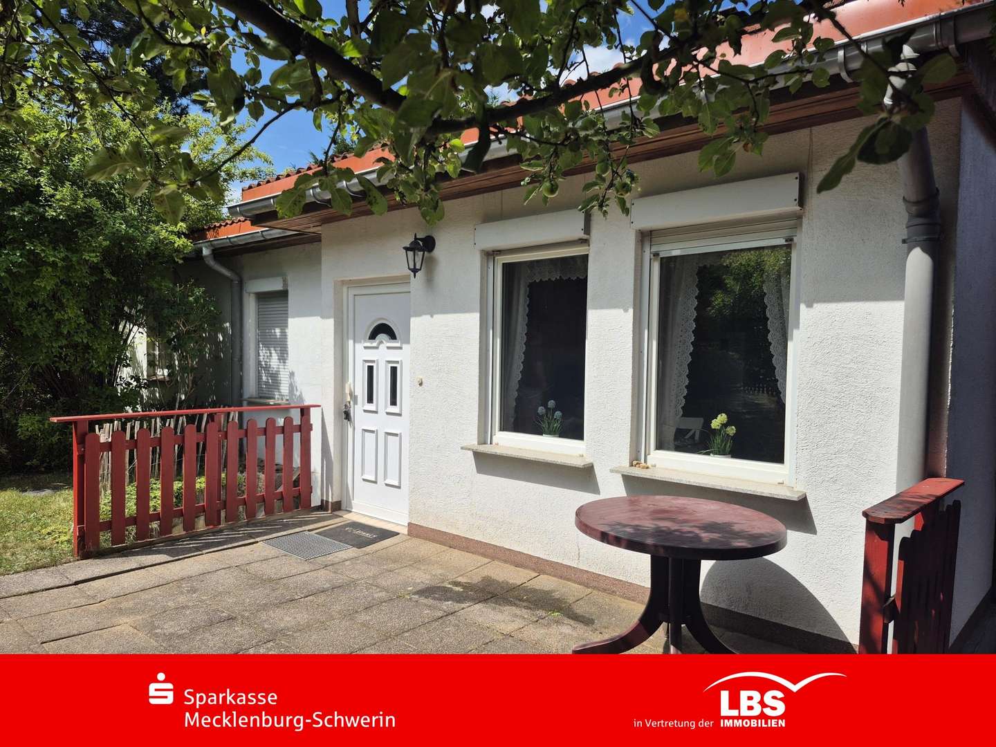 Terrasse vor dem Haus Terrasse vor dem Haus - Ferienhaus in 19089 Barnin mit 47m² kaufen