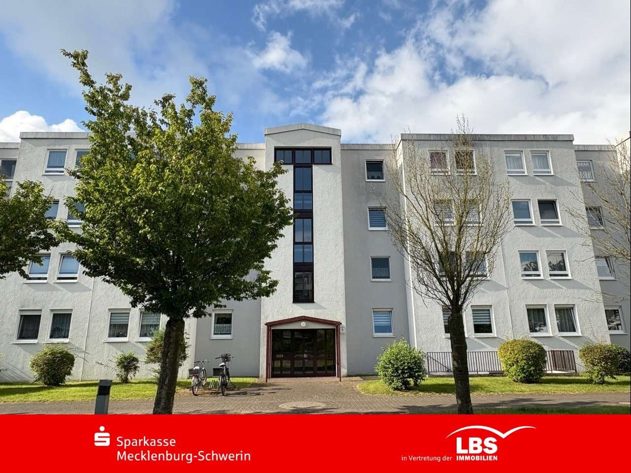 Eingang des Hauses Eingang des Hauses - Etagenwohnung in 19061 Schwerin mit 56m² kaufen